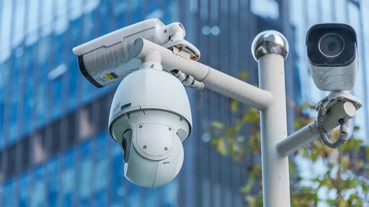 Dubai CCTV Operator Jobs Hiring Sectors, Salary, Roles & How to Apply (2025)