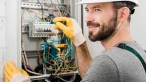 Electrician Jobs in Dubai Salary, Hiring Companies, Roles & How to Apply